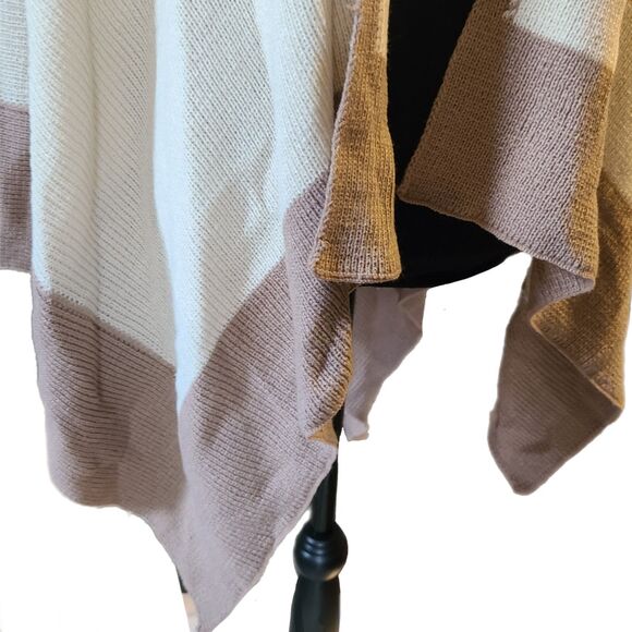 Woolworths NWT Vintage Cream & Tan Wrap Around Soft Sweater Shawl, One Size - Picture 6 of 7